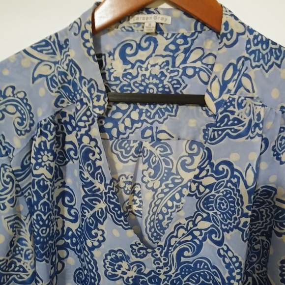 Larsen Gray XL All Over Floral Blue Creme Tunic Top Plus - Picture 2 of 6